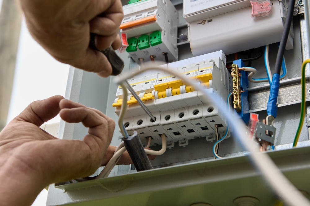 Electrician in Charleston, SC - Powerful Electrical LLC Top-Rated Circuit Breaker Services in Charleston, SC: Your #1 Trusted Experts